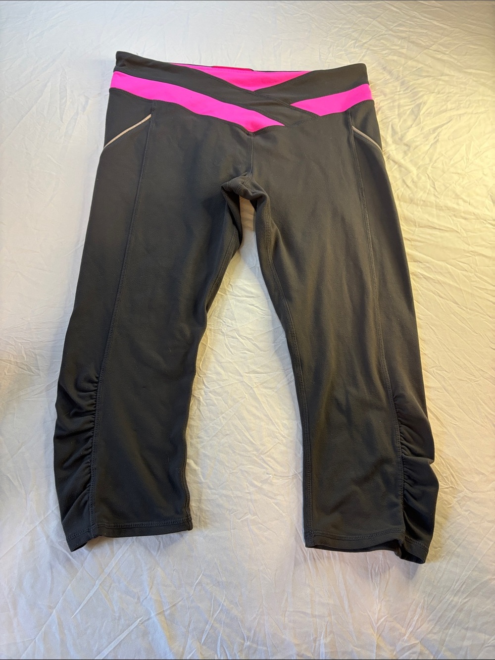 Kyodan Black Capri Leggings with Hot Pink Crossover Waistband